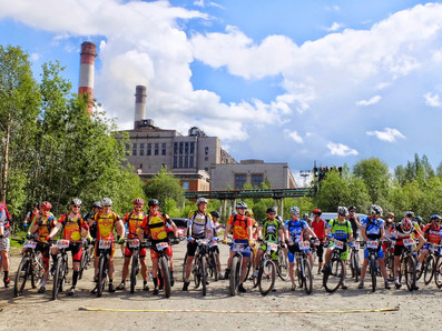Полсотни велосипедистов проехали 91 километр на Хибинском веломарафоне