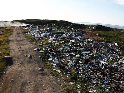 Жители Териберки возмущены горами мусора после туристов